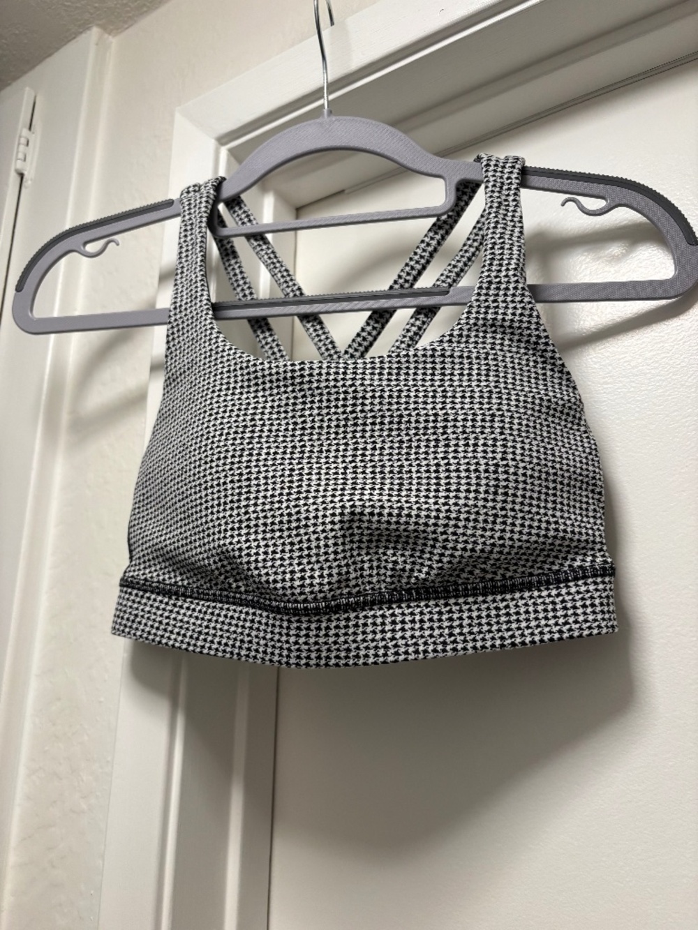 Lululemon criss cross sports bra - houndstooth - size 4